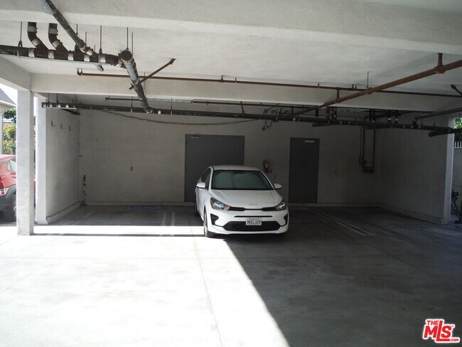 Building Photo - 1821 W 12th Pl