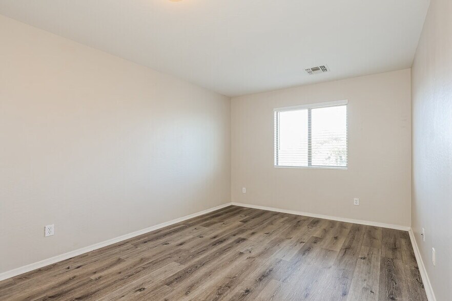 Building Photo - 8338 W Kingman St