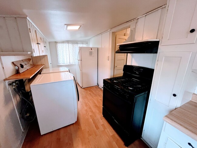 Building Photo - 2 Bedroom 1 Bath House in North Pacific Beach