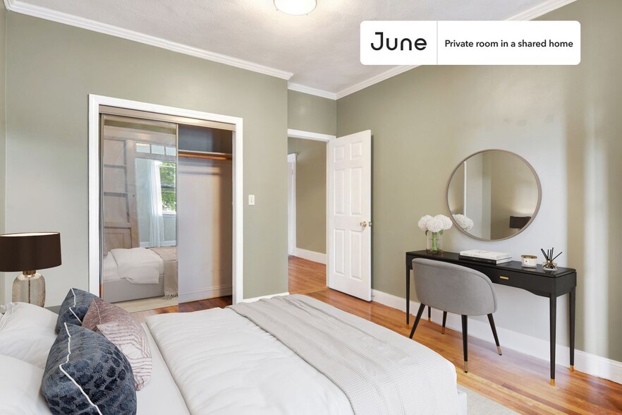 Primary Photo - Private bedroom in 3 bed/2 bath Home