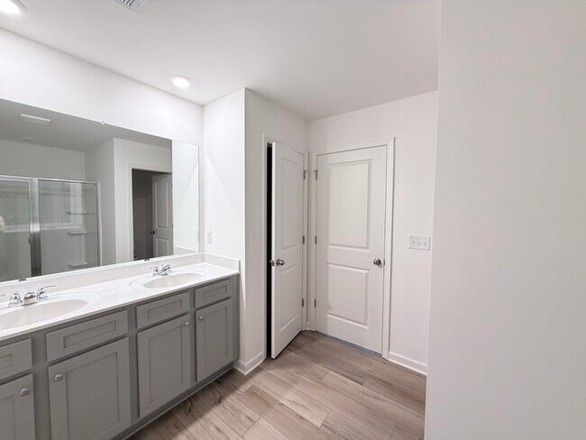 Building Photo - 173 Elijah St