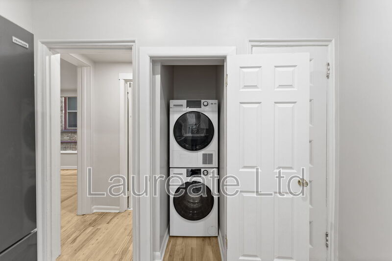 Building Photo - 1058 N Pearl St