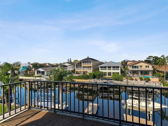 Building Photo - 6241 Bayside Dr