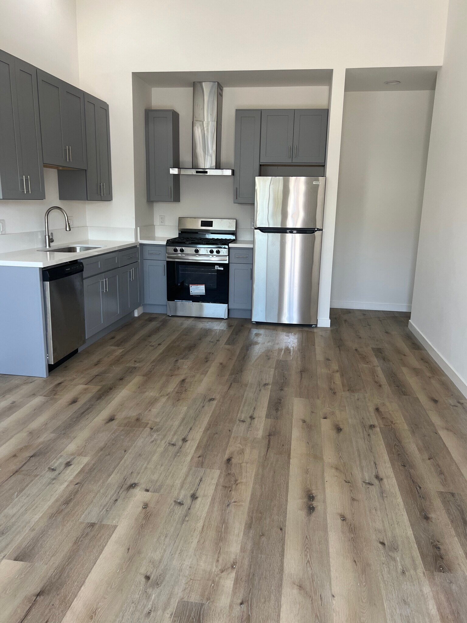 Building Photo - 304 S Inglewood Ave