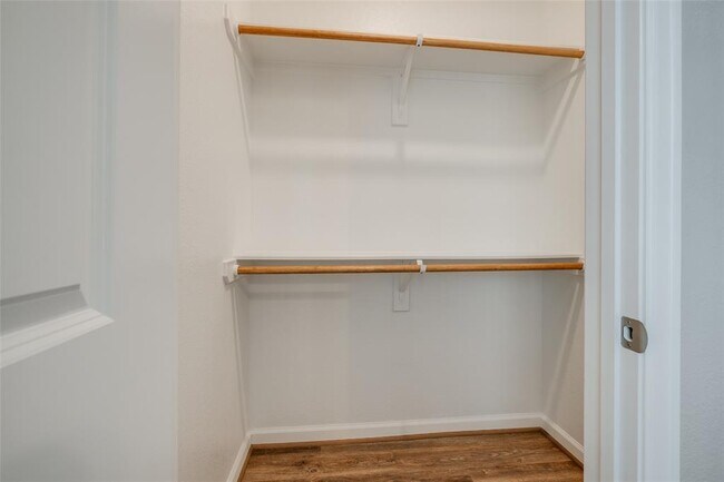 Building Photo - 111 Park Place Cir