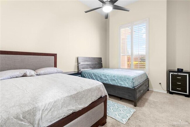 Building Photo - 4004 Persimmon Dr