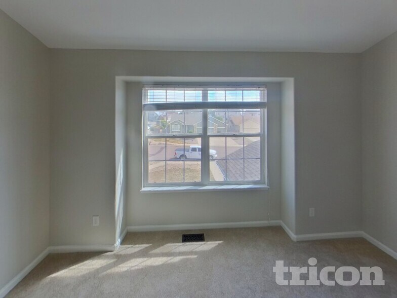 Building Photo - 6530 Latah Ln