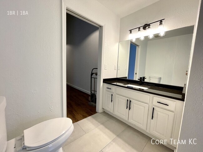 Building Photo - 934 Broadway Blvd