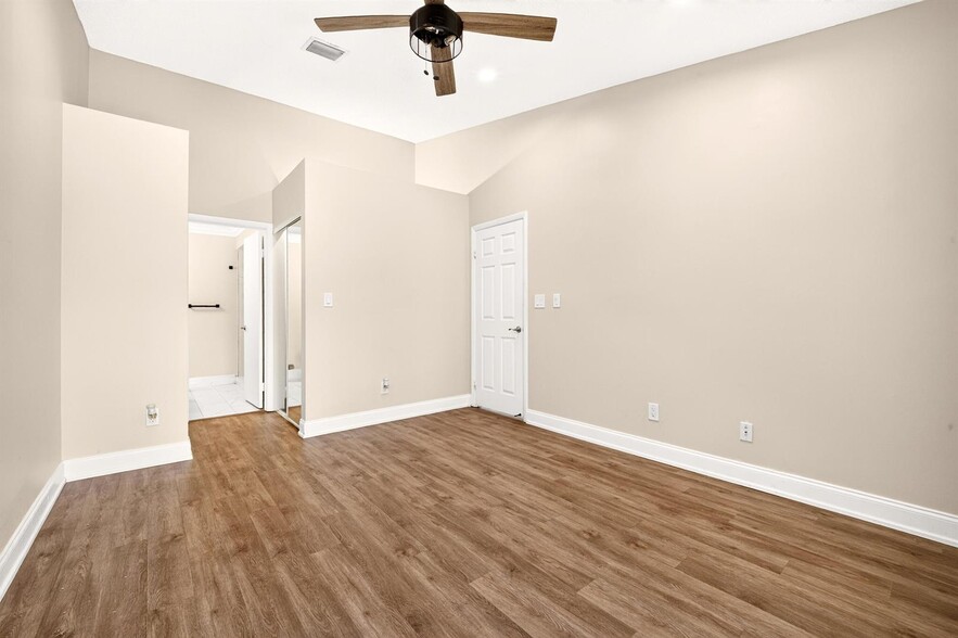 Building Photo - 921 NW 122nd Ter