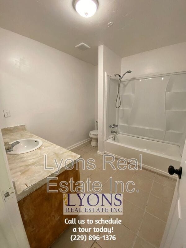 Building Photo - 1022 S Gordon Ave