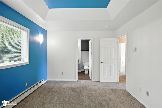 Building Photo - Spacious Palmer Home!