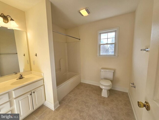 Building Photo - 165 Pitch Kettle Ct