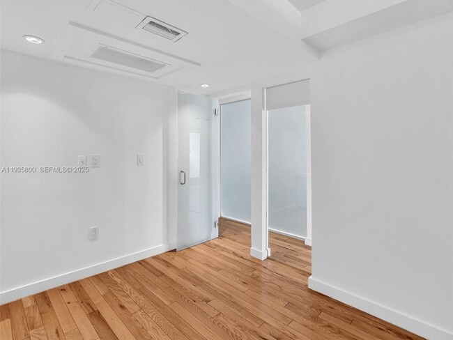 Building Photo - 6770 Indian Creek Dr