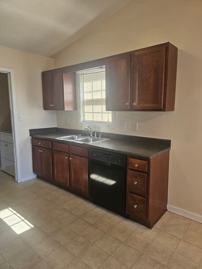 Building Photo - GORGEOUS 3 BEDROOM ACORN RIDGE BEAUTY!