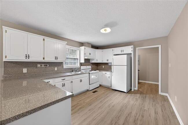 Building Photo - 175 White Tail Hills Dr