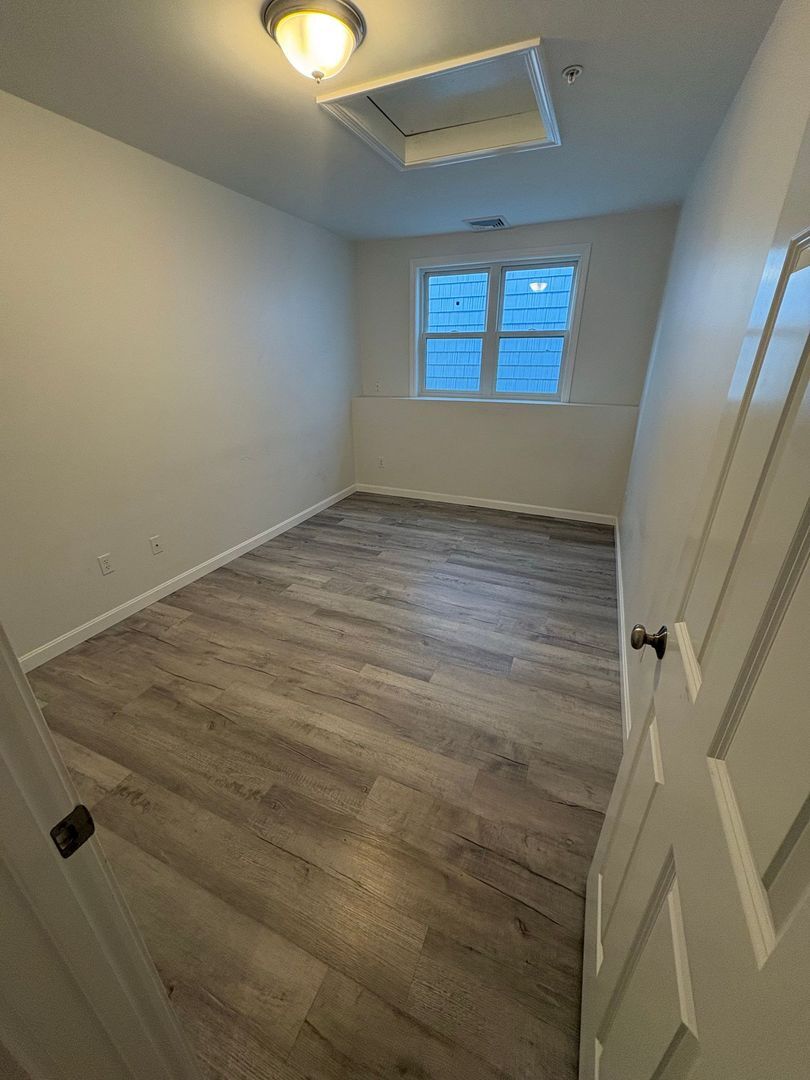 Building Photo - 211 Onset Ave