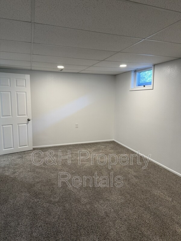 Building Photo - 2520 Lillis Ln
