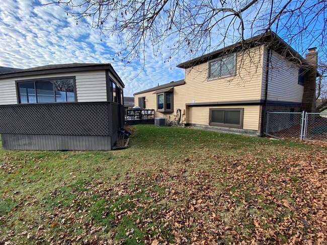 Building Photo - 42745 Saltz Rd