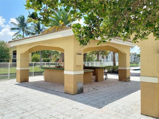 Building Photo - 2640 S University Dr