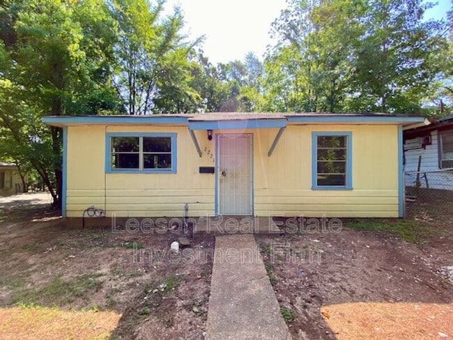 Building Photo - 2221 Freewater St