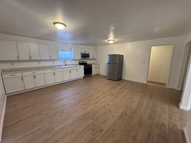 Building Photo - RENOVATED House in PADUCAH City Limits