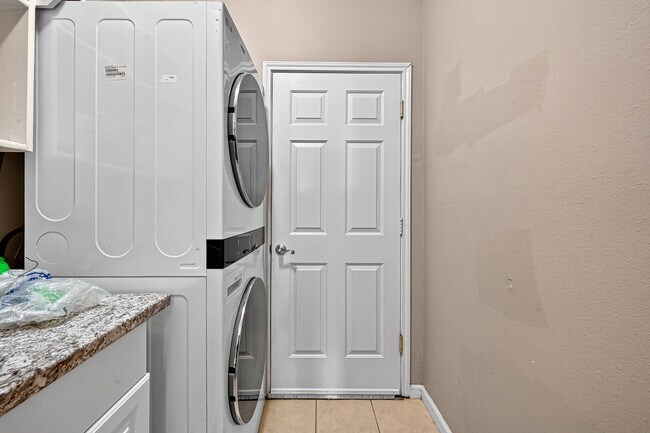 Building Photo - 2506 Parkhaven Dr