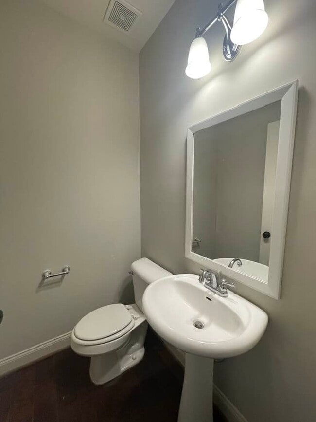 Building Photo - 978 Lennox Blvd