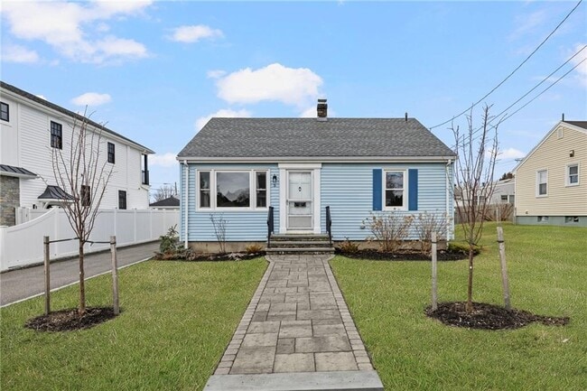 Building Photo - 5 Holten Ave