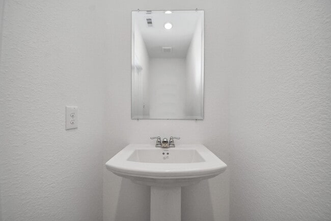 Building Photo - 943 Moon Drop Ln