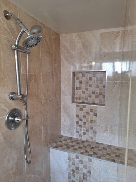 Building Photo - 573 SE Floresta Dr
