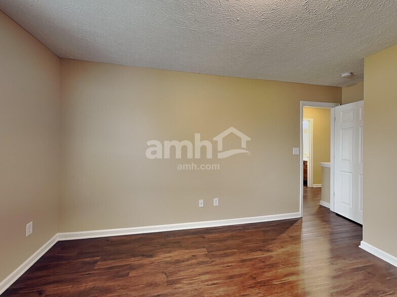 Building Photo - 942 Sheets Ct