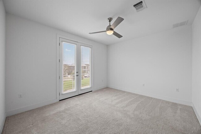 Building Photo - 2222 Simond Ave