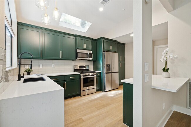 Building Photo - 31 Fire Flicker Pl
