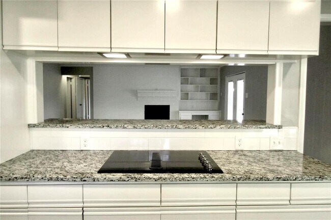 Building Photo - 2913 Ridgedale Dr