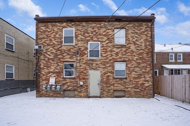 Building Photo - 1466 Forest St