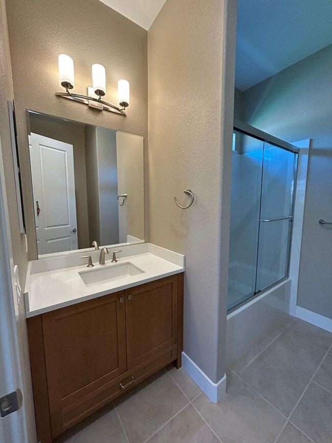 Building Photo - 3 Bedroom 2 Bathroom Luxury 55+ Living in Twin Oaks