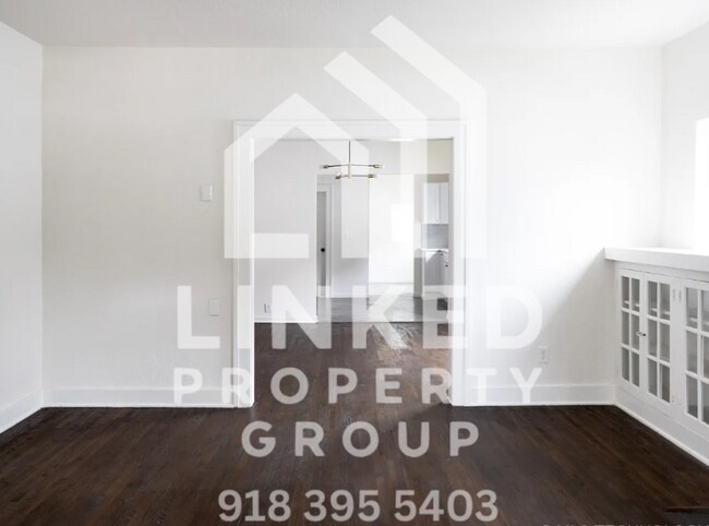 Building Photo - Beautifully Updated 3-Bedroom Home Near Downtown Tulsa