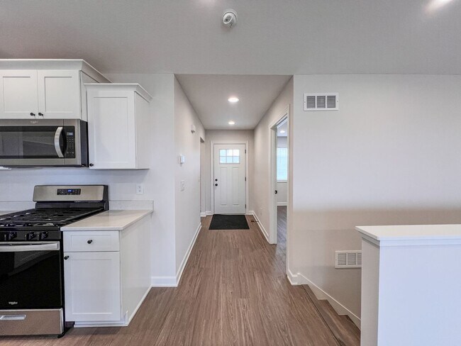 Building Photo - 3 Bedroom Lookout