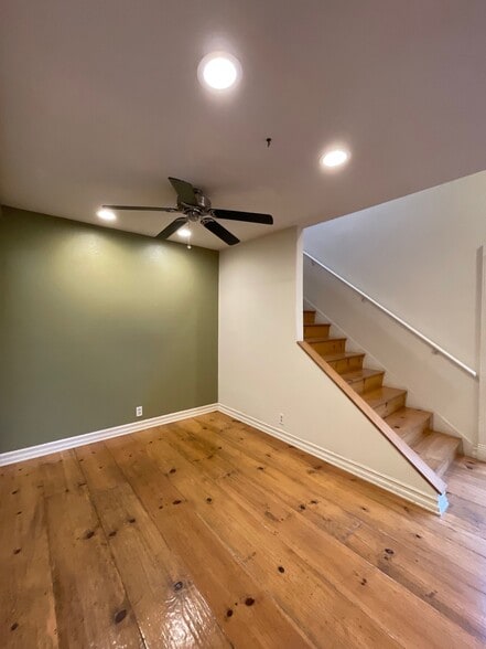 Building Photo - 14 Tangerine