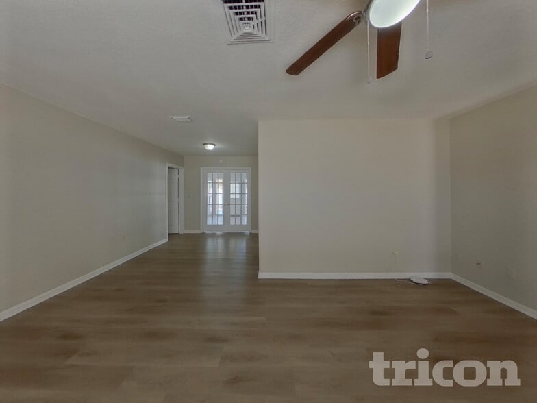 Building Photo - 2290 Colonial Dr