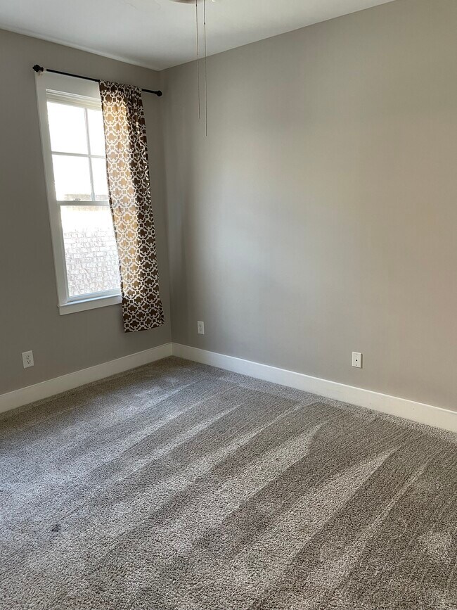 Building Photo - 183 Augusta Ave