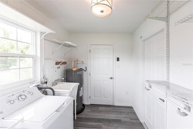 Building Photo - 326 W Grace St