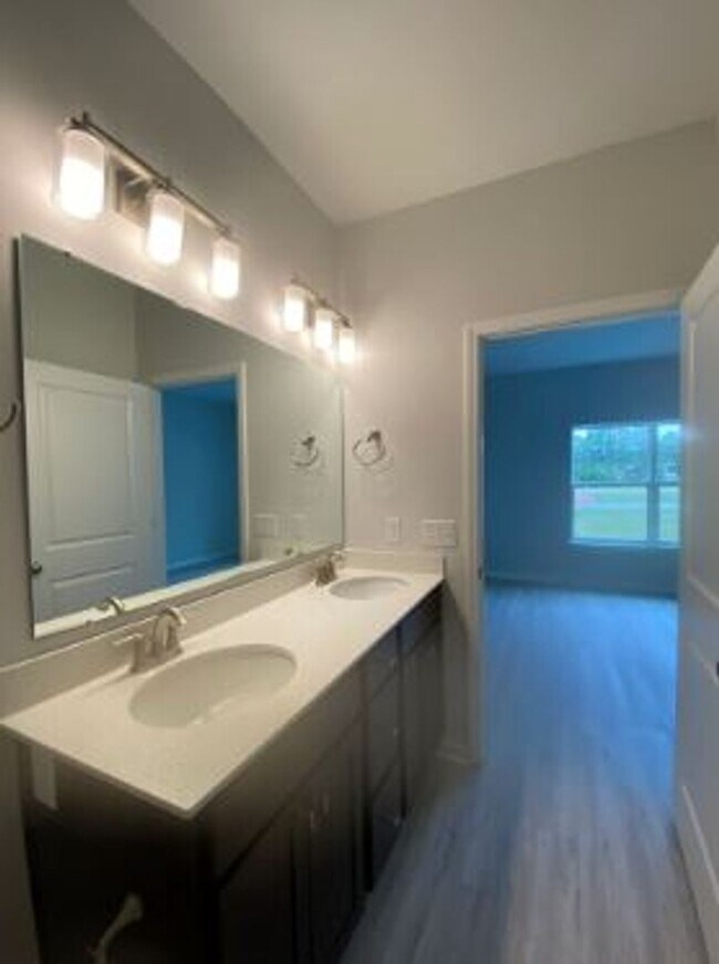 Building Photo - 139 Danbury Ct