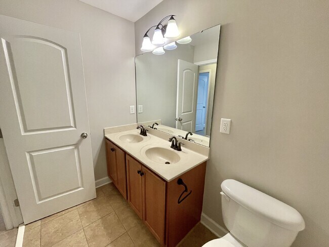 Building Photo - 3 bed, 2.5 bath Nest with Bonus Room in Anderson Creek