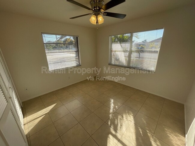 Building Photo - 805 SE 24th Ave