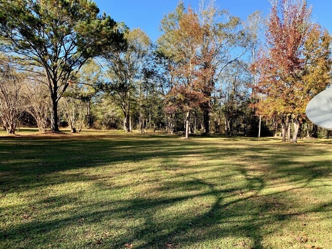 Building Photo - 2BR/1BA home available for rent on beautifully wooded lot in Vernon!