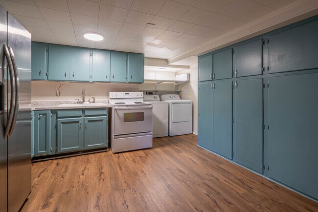 Building Photo - Spacious 2 Bed Basement Apartment