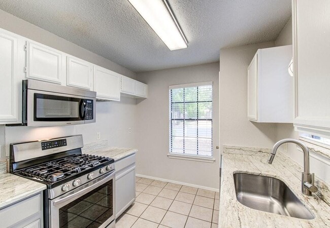 Building Photo - 12922 Meehan Dr