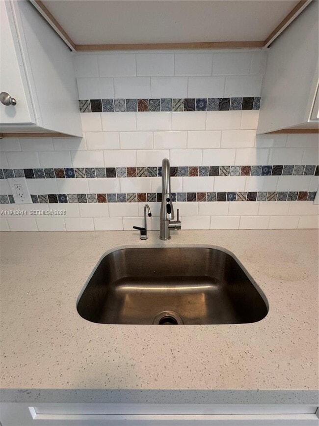 Building Photo - 5721 SW 41st St