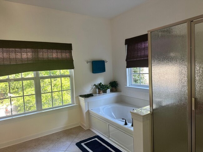 Building Photo - 10110 Paxton Run Rd